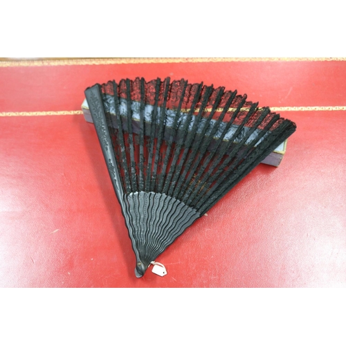 301 - Collection of antique 19th century fans with mainly panels to them (8)