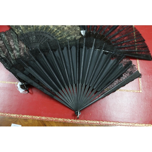 301 - Collection of antique 19th century fans with mainly panels to them (8)