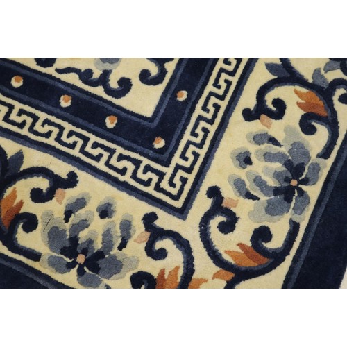 5045 - Large handwoven wool carpet of Oriental design, approx 184cm x 300cm