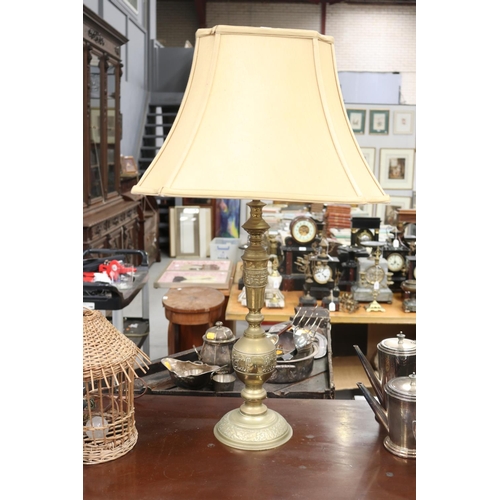 5078 - Brass lamp, in working order at time of inspection, approx 81cm H