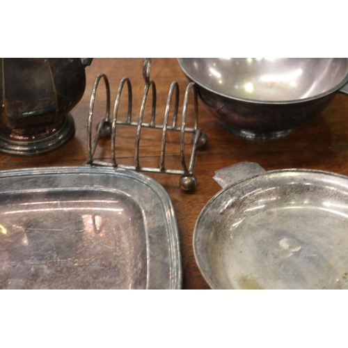 5108 - Very good assorted lot of French silver plate, to include various pieces, sauce boats etc, approx 24... 