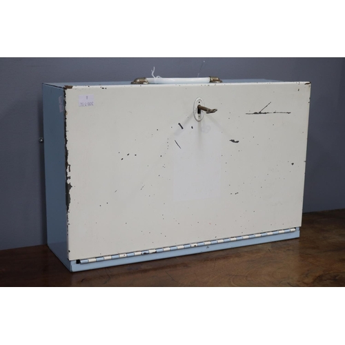 5140 - Painted metal medical cabinet, with key, approx 27cm H x 43cm W x 14cm D