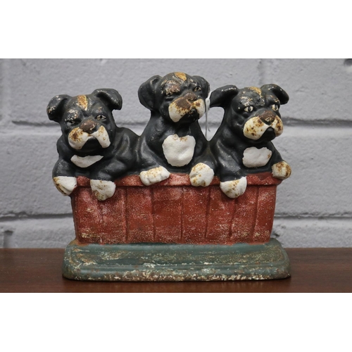 5003 - Reproduction door stopper of three dogs, approx 15cm H x 19cm W x 6cm D