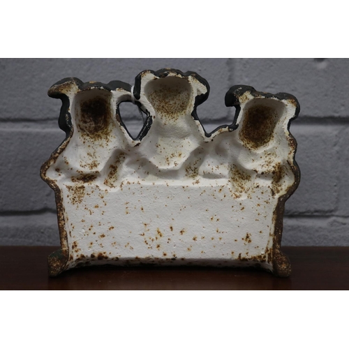 5003 - Reproduction door stopper of three dogs, approx 15cm H x 19cm W x 6cm D
