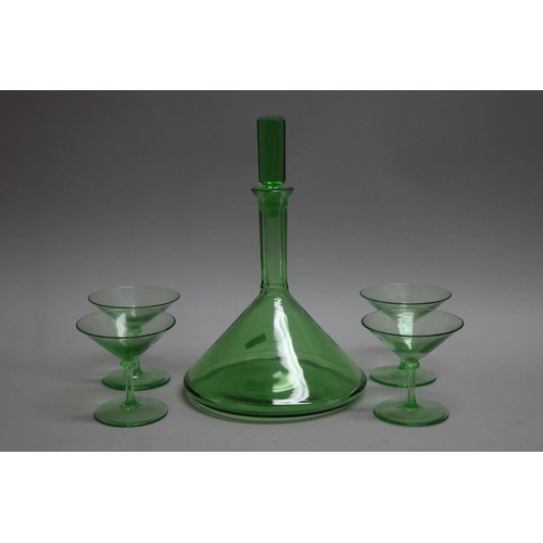 374 - Art Deco green glass liqueur set with a decanter and four matching glasses, decanter approx 25cm H (... 