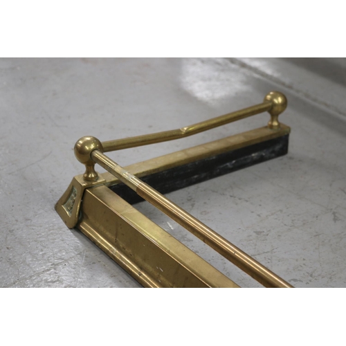 5239 - Antique brass fire fender, approx 14cm H x 144cm W x 43cm D