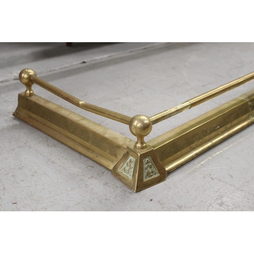 5239 - Antique brass fire fender, approx 14cm H x 144cm W x 43cm D