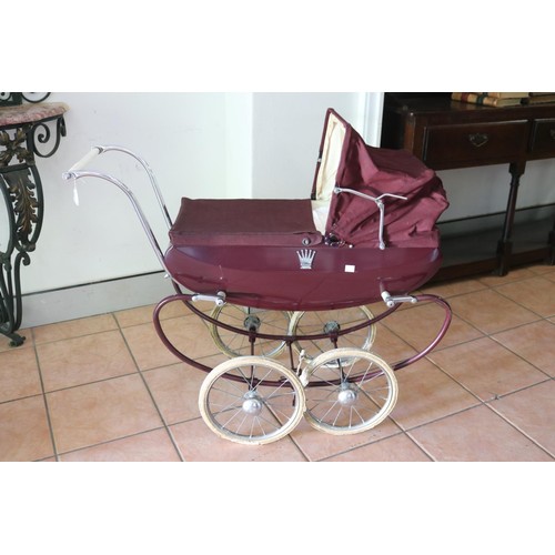 5261 - Vintage Pedigree pram, approx 78cm H x 102cm L