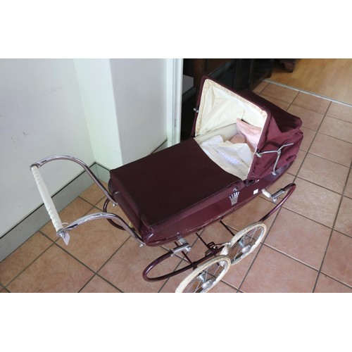 5261 - Vintage Pedigree pram, approx 78cm H x 102cm L