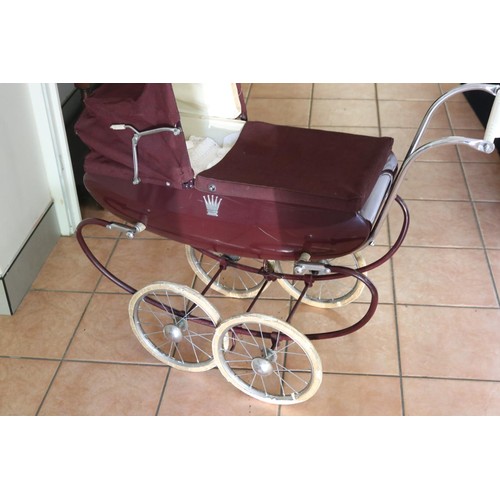 5261 - Vintage Pedigree pram, approx 78cm H x 102cm L