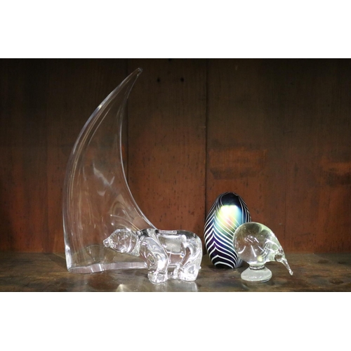 5076 - Four glass items to include a Villeroy & Boch polar bear (4)