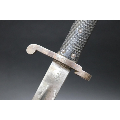 134 - British Sword Bayonet, Martini-Henry, Pattern 1887 Mk.4* (Kiesling 374). A very good example in very... 