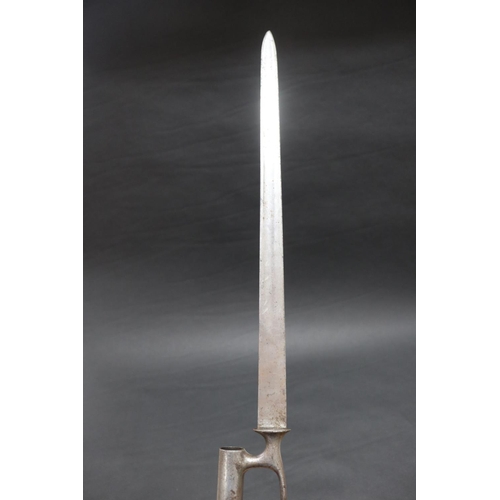 138 - British socket bayonet, early 19th century (Kiesling 972). An excellent example in very good conditi... 