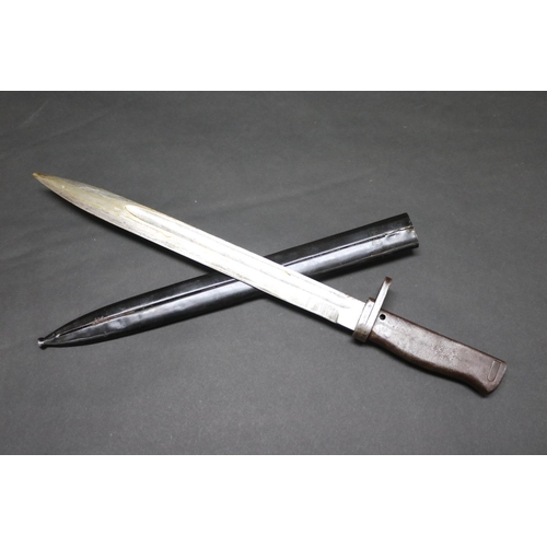 139 - German Ersatz Model 1916 bayonet and scabbard (Kiesling 206 but with fullered blade). An excellent e... 