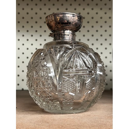 55 - Antique Sterling Silver top perfume, marked for Chester 1906-07, John and William Deakin, approx 13c... 