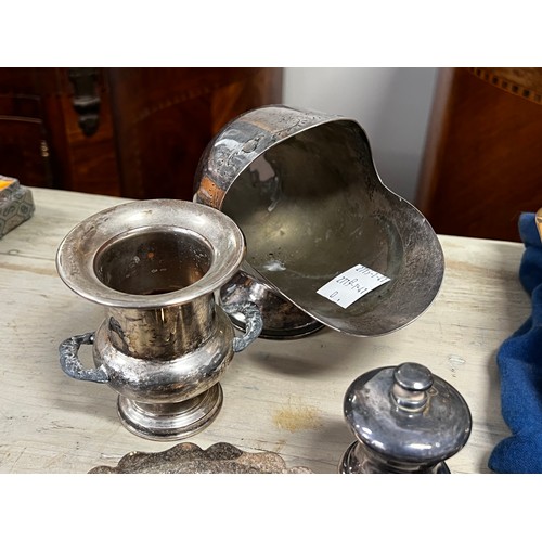 115 - Selection of silver plated wares, to include lidded entrée dish, trays, wine funnel, butter dish etc... 