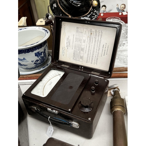 129 - Vintage AC DC voltmeter in brown bakelite case, approx 17cm H x 29cm W x 22cm D
