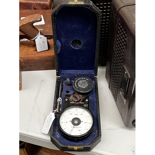 132 - Smiths Tagaometer in vintage case, approx 5cm H x 18cm W x 10cm D
