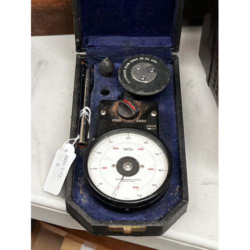 132 - Smiths Tagaometer in vintage case, approx 5cm H x 18cm W x 10cm D