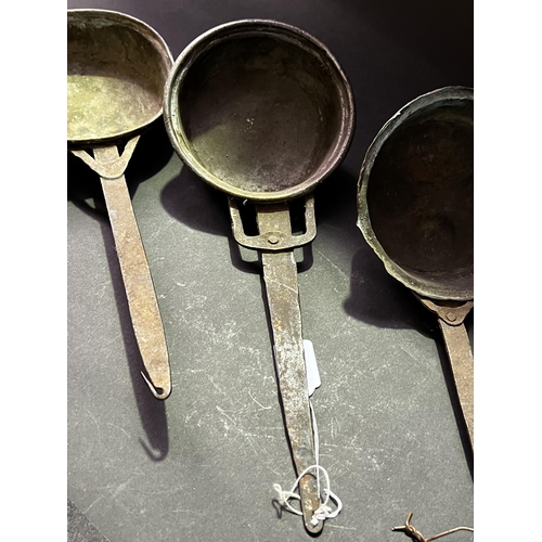 164 - Antique French copper scoops, with iron handles approx 42cm L and smaller