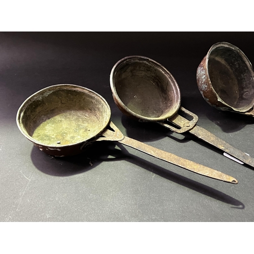 164 - Antique French copper scoops, with iron handles approx 42cm L and smaller