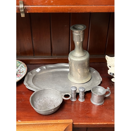 190 - Assortment of pewter, to include: a platter, pair of salt & peppers, tankard etc, approx 37cm W and ... 