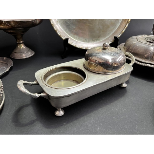 205 - Assortment of silver plate to include comports trays etc, approx 31cm Dia and smaller