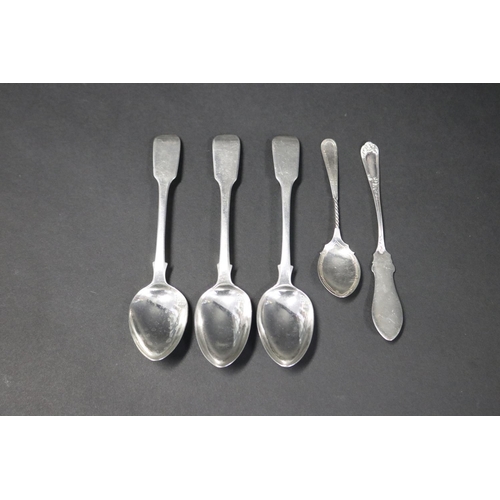 1065 - Three antique Victorian sterling silver spoons, London 1841, along with a sterling butter knife, She... 