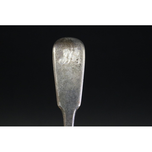 1074 - Antique George IV sterling silver fiddle pattern soup ladle, London 1825, Total weight 200 grams app... 