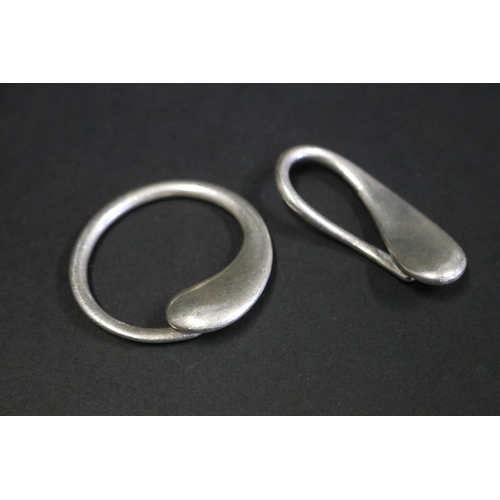 1087 - Two Elsa Peretti Tiffany & Co 925 tear drop earrings (2)
