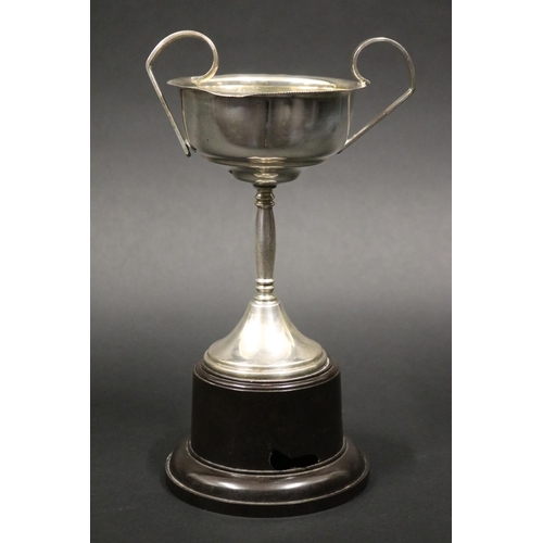 1006 - Twin handled tennis trophy, inscribed I.S.T.A.N.B J.B. SINGLES UNDER 16 YRS ANNUAL TOURNAMENT -1946-... 