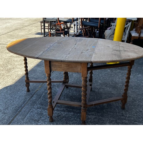 532 - Vintage 1930's English Oak Gate leg table, approx 78cm H x 52cm W x 94cm L (Folded/Closed)