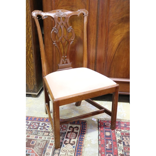 560 - English Georgian mahogany chair, with pierced lattice back