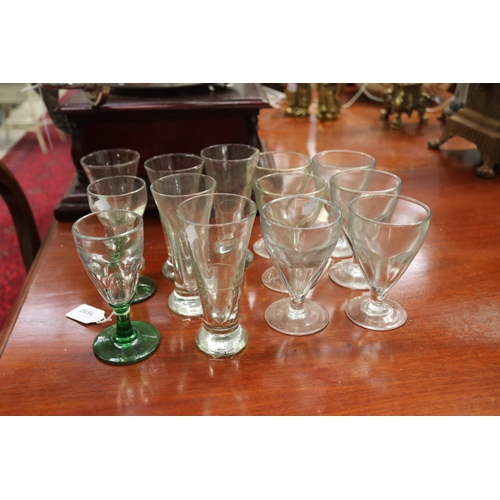 572 - Good selection of old French bar glasses (13)