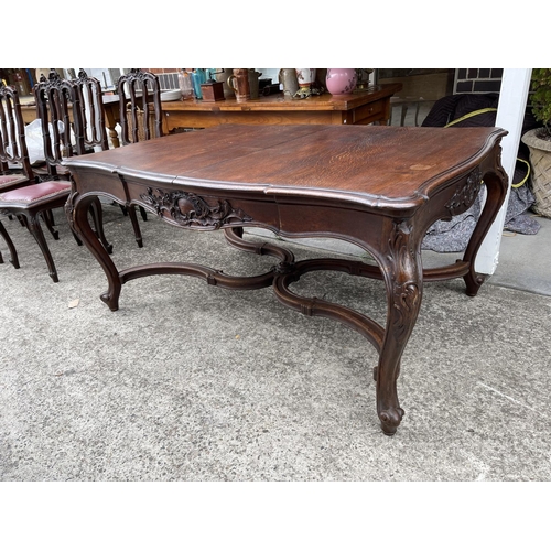 621 - Antique French Louis XV style extension dining table, with shaped stretchers below, approx 72cm H x ... 