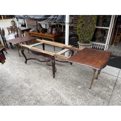 621 - Antique French Louis XV style extension dining table, with shaped stretchers below, approx 72cm H x ... 