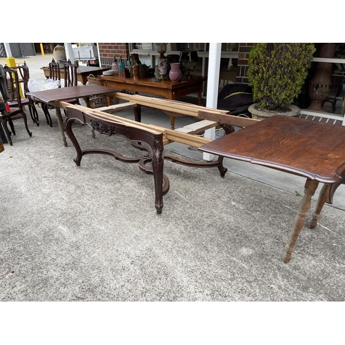 621 - Antique French Louis XV style extension dining table, with shaped stretchers below, approx 72cm H x ... 