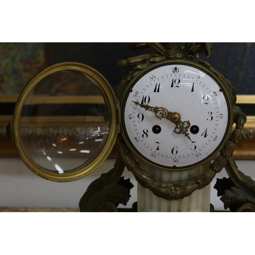 44 - Antique French mantle clock, untested / unknown working condition, has pendulum (in office C147.26) ... 