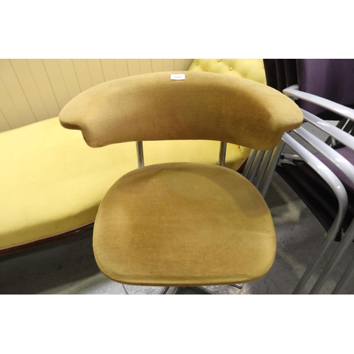 244 - Twentieth century design swivel upholstered office chair