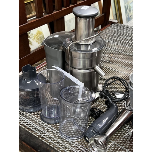 688 - Assortment of items to include juicer etc