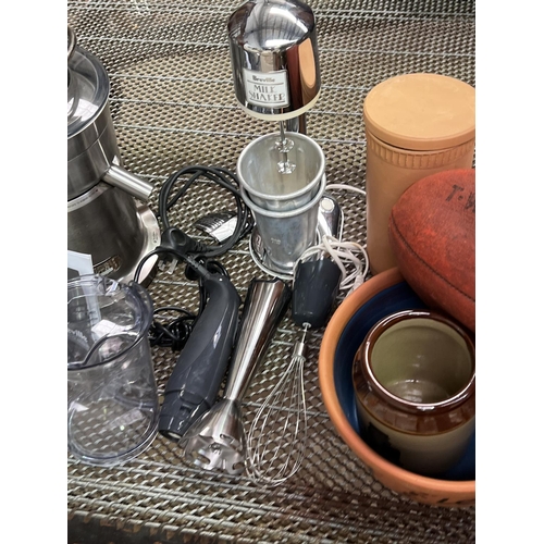 688 - Assortment of items to include juicer etc