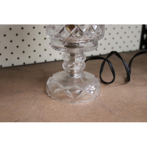 106 - Small crystal lamp, approx 18cm H