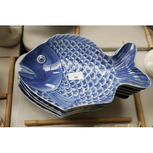 92 - Set of six fish shaped plates, each approx 32cm x 22cm