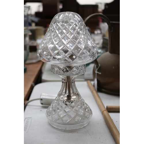 124 - Mushroom crystal table lamp, approx 26cm H