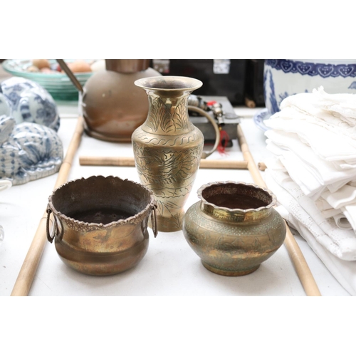 125 - Three brass pieces, vase and jardinieres, approx 20cm and shorter (3)