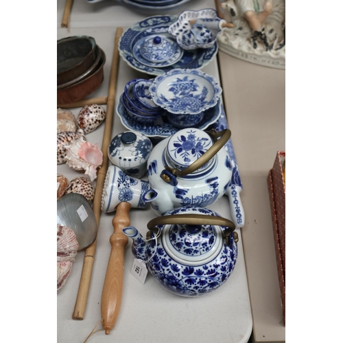 162 - Selection of Asian blue and white china, approx 34cm L and shorter