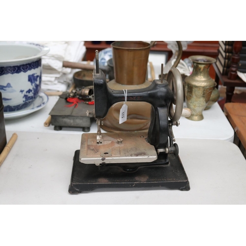 173 - Vintage UNI sewing machine, approx 30cm H x 29cm L