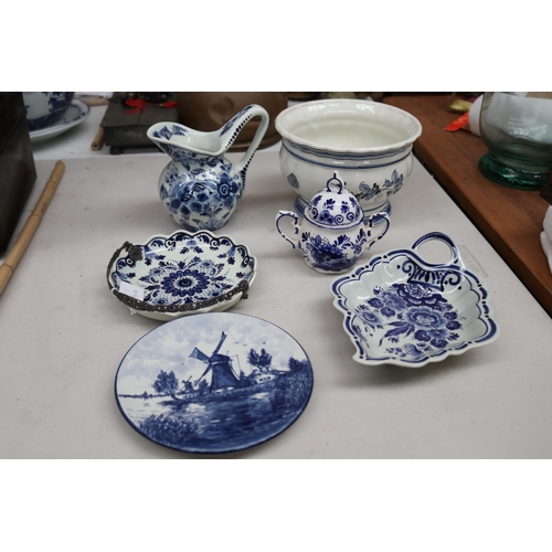 213 - Selection of Delft blue and white ware, approx 13cm H x 19cm Dia and smaller (6)