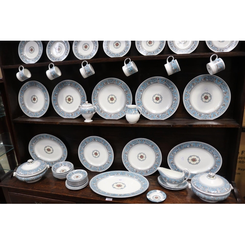 613 - Extensive Wedgwood Florentine pattern dinner service