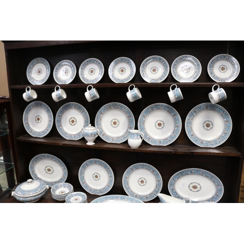 613 - Extensive Wedgwood Florentine pattern dinner service